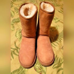 Uggs boots for women sz 11